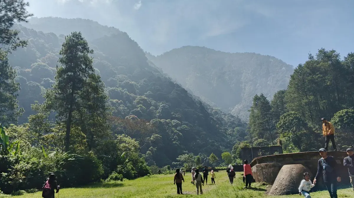 Situs Bersejarah Stadion Malabar Gunung Puntang (Sumber: Dokumentasi Penulis | Foto: Dias Ashari)
