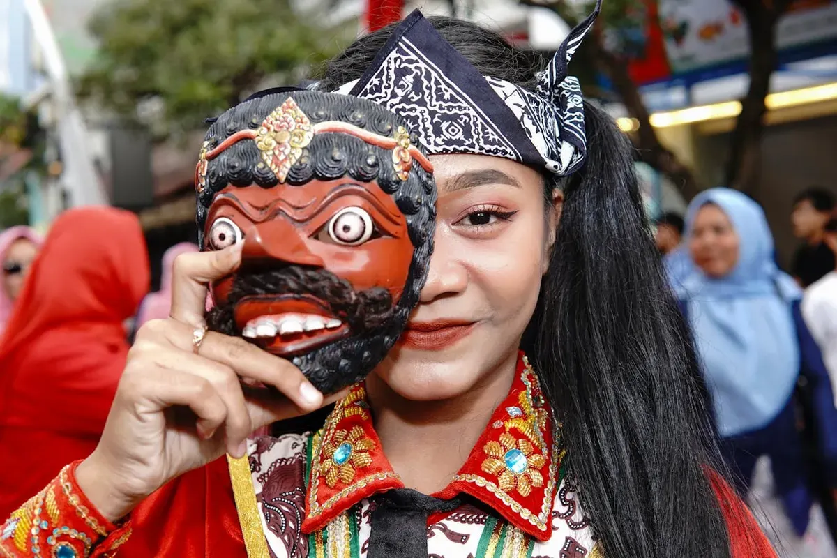 Membicarakan 'agama rakyat' memang tidak seperti membicarakan 'agama formal'. (Sumber: Pexels/Ismail saja)
