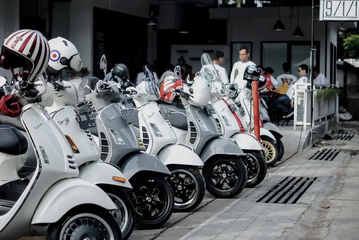 Veslin alias Vespa Ulin lahir, sebuah komunitas vespa matic yang mengusung semangat kebersamaan dan kesenangan tanpa beban. (Sumber: instagram.com/veslin.id)