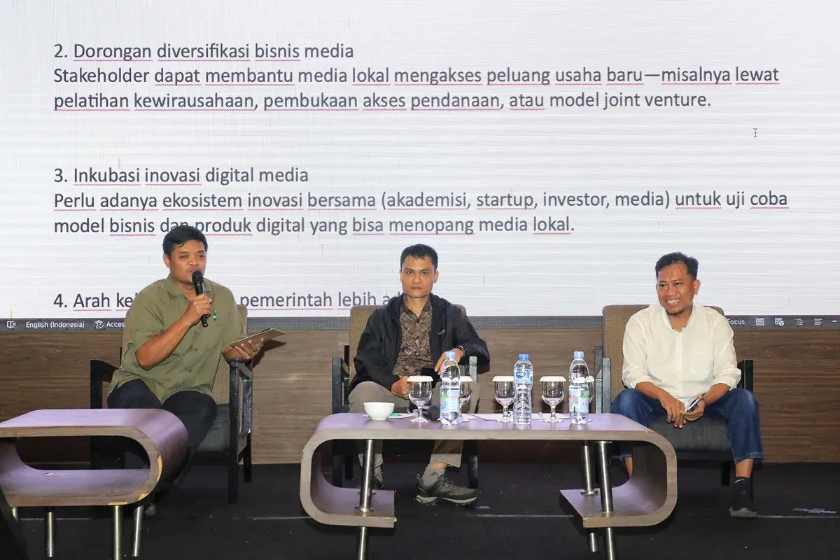 Jabar Media Summit 2025 berikan sejumlah rekomendasi kepada stakeholder, dari skema dukungan keberlanjutan industri media hingga adaptasi era Artificial Intelligence (AI). (Sumber: Ayobandung.com | Foto: Irfan Al-Faritsi)