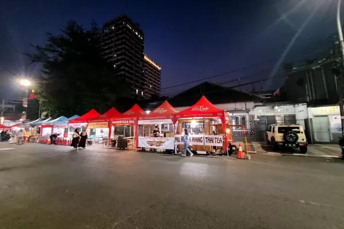 Kuliner malam di Lengkong Kecil, Kota Bandung. (Sumber: Ayobandung.id | Foto: Muslim Yanuar Putra)
