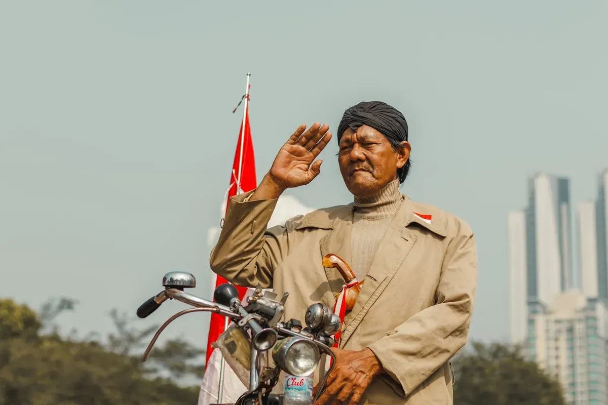 Ungkapan “Vox populi, vox Dei” menegaskan bahwa kekuasaan politik pada akhirnya bersumber dari rakyat. (Sumber: Pexels/Daris Ardiansyah)