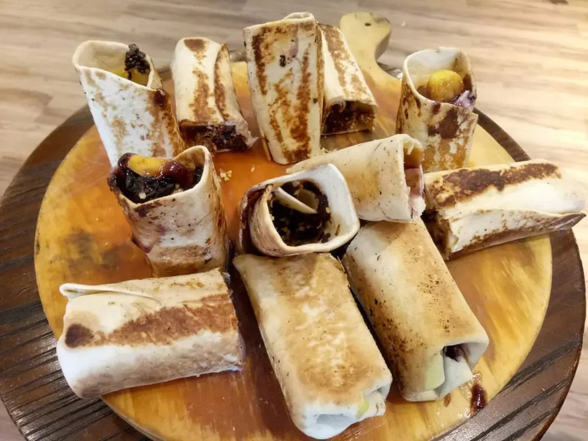 Kebab bisa tampil elegan dan tetap relevan di tengah tren kuliner kekinian. (Sumber: Ayobandung.id | Foto: Eneng Reni Nuraisyah Jamil)