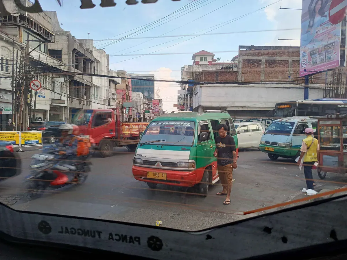 Angkot dan Suara Rakyat Kecil (Sumber: Dokumentasi Penulis | Foto: Dias Ashari)