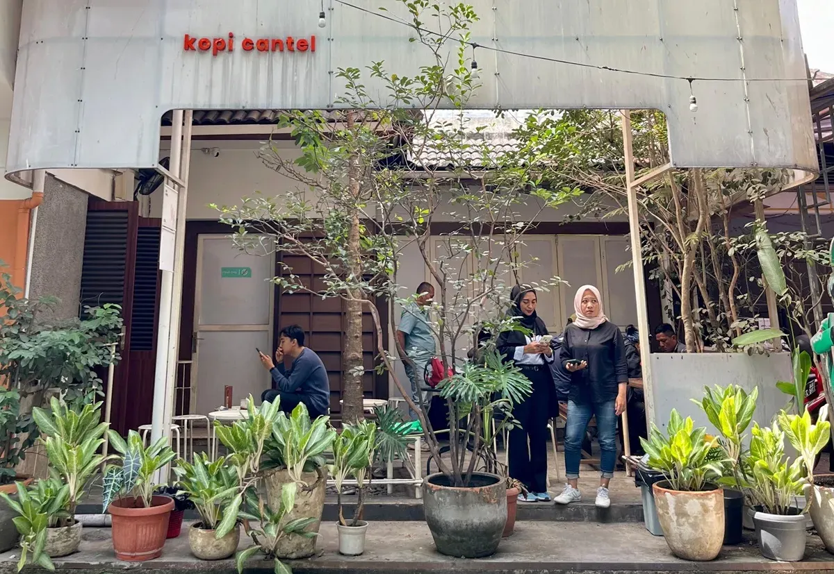Sejak berdiri pada 2019, Kopi Cantel tumbuh sebagai simbol kehangatan dan keterhubungan, menjawab kebutuhan masyarakat urban Bandung akan tempat yang nyaman, inklusif, dan estetik. (Sumber: dok. Kopi Cantel)