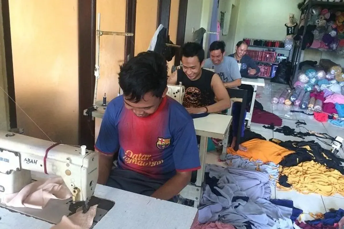 Ilustrasi Foto Kegiatan di Konveksi. (Foto: Irfan Alfaritsi)