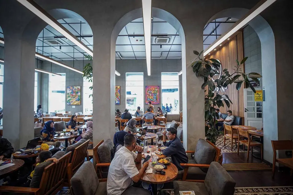Industri kuliner kekinian di Indonesia tengah mengalami transformasi besar, didorong oleh perubahan perilaku konsumsi generasi milenial dan Z. (Sumber: Ayobandung.id | Foto: Kavin Faza)
