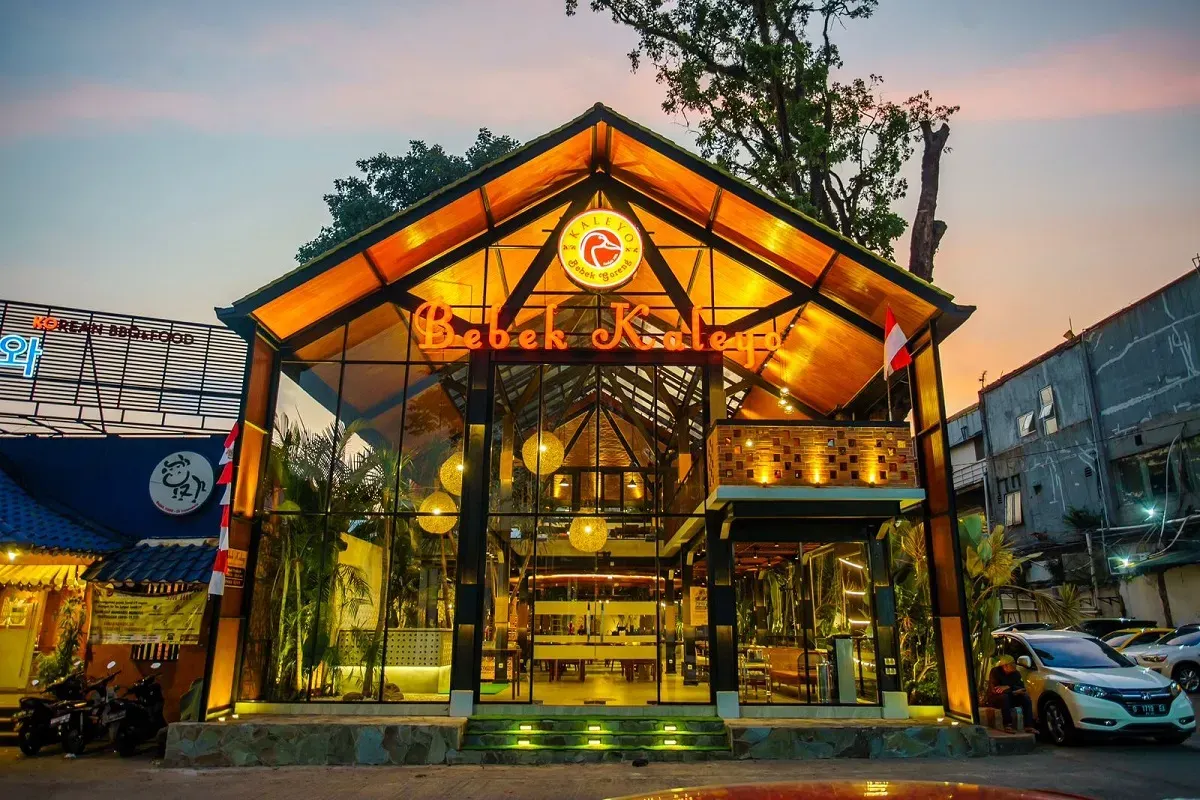 Flagship outlet Bebek Kaleyo di Jalan Sumatera No. 5, Kota Bandung yang mempertemukan kuliner tradisional dengan estetika kekinian. (Sumber: dok. Bebek Kaleyo)