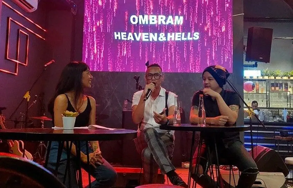 Ombram, band yang digawangi Brahmana Amsal (vokal), Opit Bey (gitar), dan Magi (drum) adalah simbol regenerasi, proyek yang lahir dari pertemuan tak terduga. (Sumber: Ayobandung.id | Foto: Eneng Reni Nuraisyah Jamil)