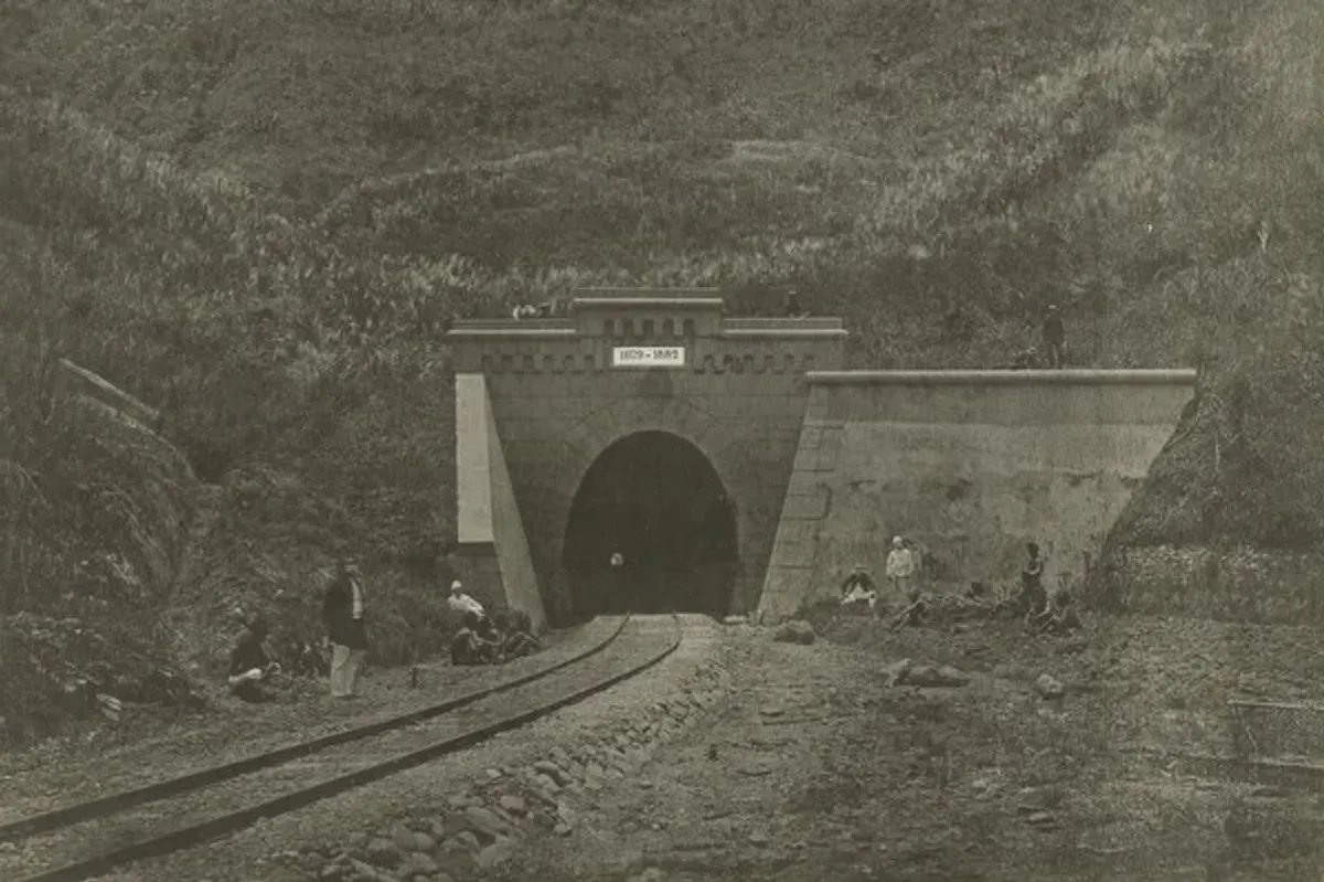 Terowongan Kereta Lampegan Cianjur, tertua di Indonesia. (Sumber: KITLV)