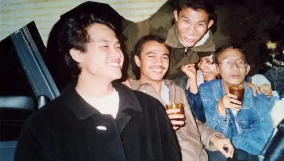 Anak kost era 1990-an, bersahabat dengan Erwan Setiawan, kini Wagub Jawa Barat. Kenangan sederhana yang tak lekang waktu. (Sumber: Dokumentasi Penulis | Foto: Kin Sanubary)