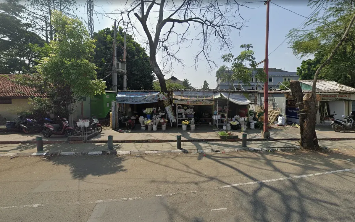 Salah satu deretan toko bunga di Pasirluyu, Bandung. (Sumber: Ayobandung | Foto: Mildan Abdalloh)