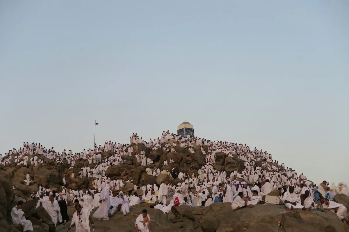 Puncak Arafah di Makkah, Arab Saudi. (Sumber: Unsplash | Foto: ekrem osmanoglu)