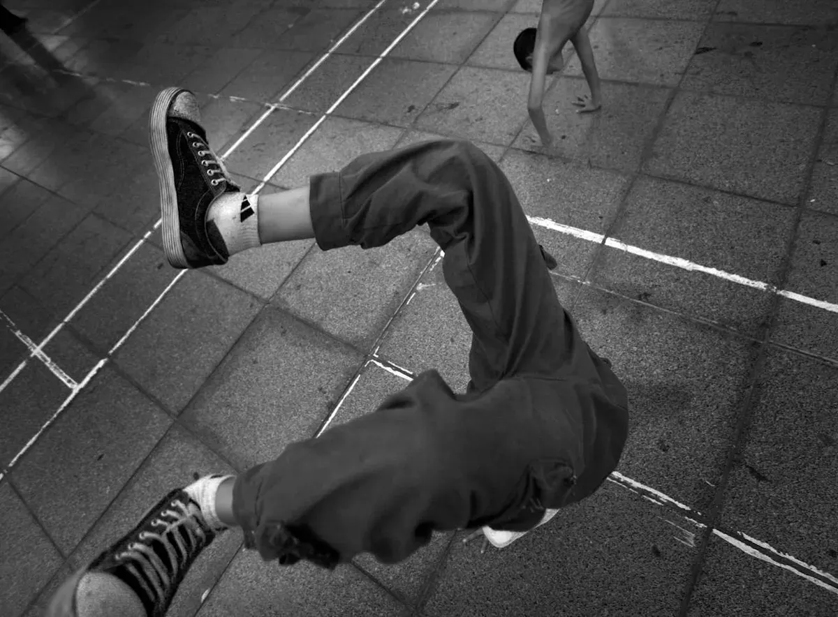 Ilustrasi breakdance tahun 1980-an di Bandung. (Sumber: Pexels | Foto: Cu Trí)