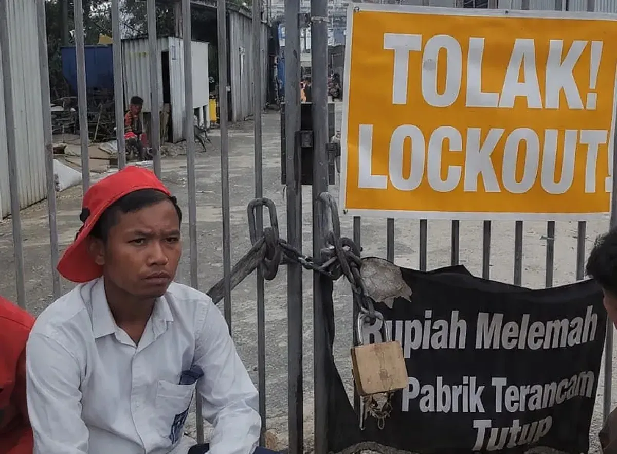 Ilustrasi penutupan perusahaan atau lock out. (Sumber: Meta AI | Foto: Arif Minardi)
