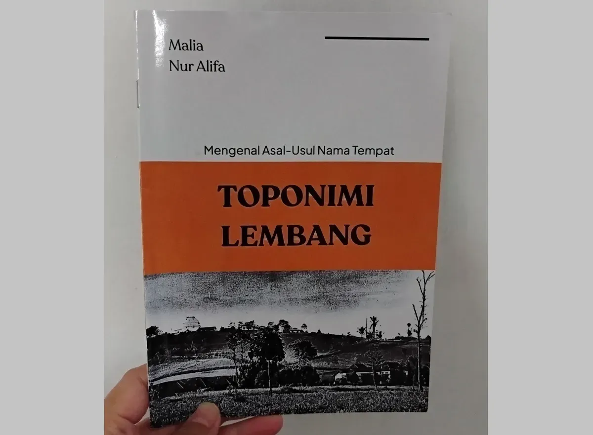 Buku Toponimi Lembang. (Foto: Malia Nur Alifa)