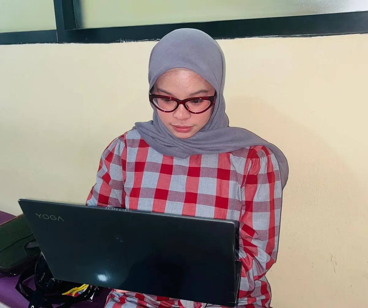 Penulis sedang menelaah kajian tentang merek lokal di Bandung.