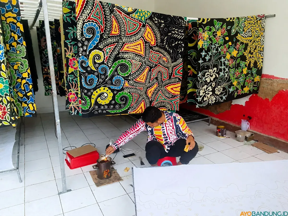Kampung Kreatif Batik Difabel, bagian dari UPTD Pusat Pelayanan Sosial Griya Harapan Difabel (GHD), Dinas Sosial Provinsi Jawa Barat. (Sumber: Ayobandung.id | Foto: Aris Abdulsalam)