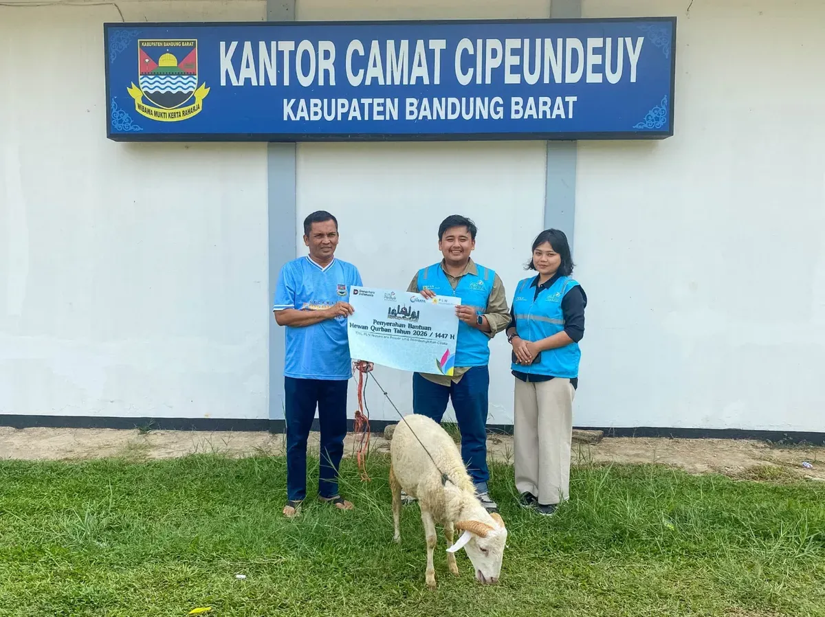 PT PLN Nusantara Power UP Cirata menyalurkan 5 sapi dan 21 kambing kurban kepada masyarakat dan stakeholder di Purwakarta pada Idul Adha 1447 H.