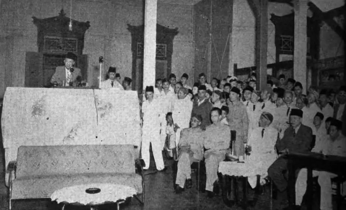 Raden Aria Adipati Wiranatakusumah V saat berpidato di Cianjur. (Sumber: Wikimedia)