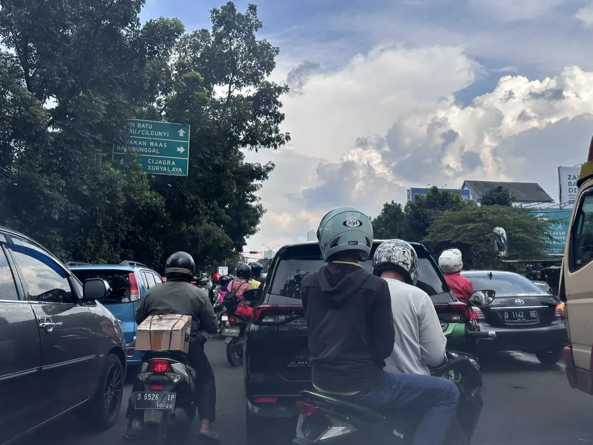 Padatnya Kota Bandung pada sore hari, Rabu (3/12/2025). (Sumber: Dokumentasi penulis | Foto: Venecia Fiantika)