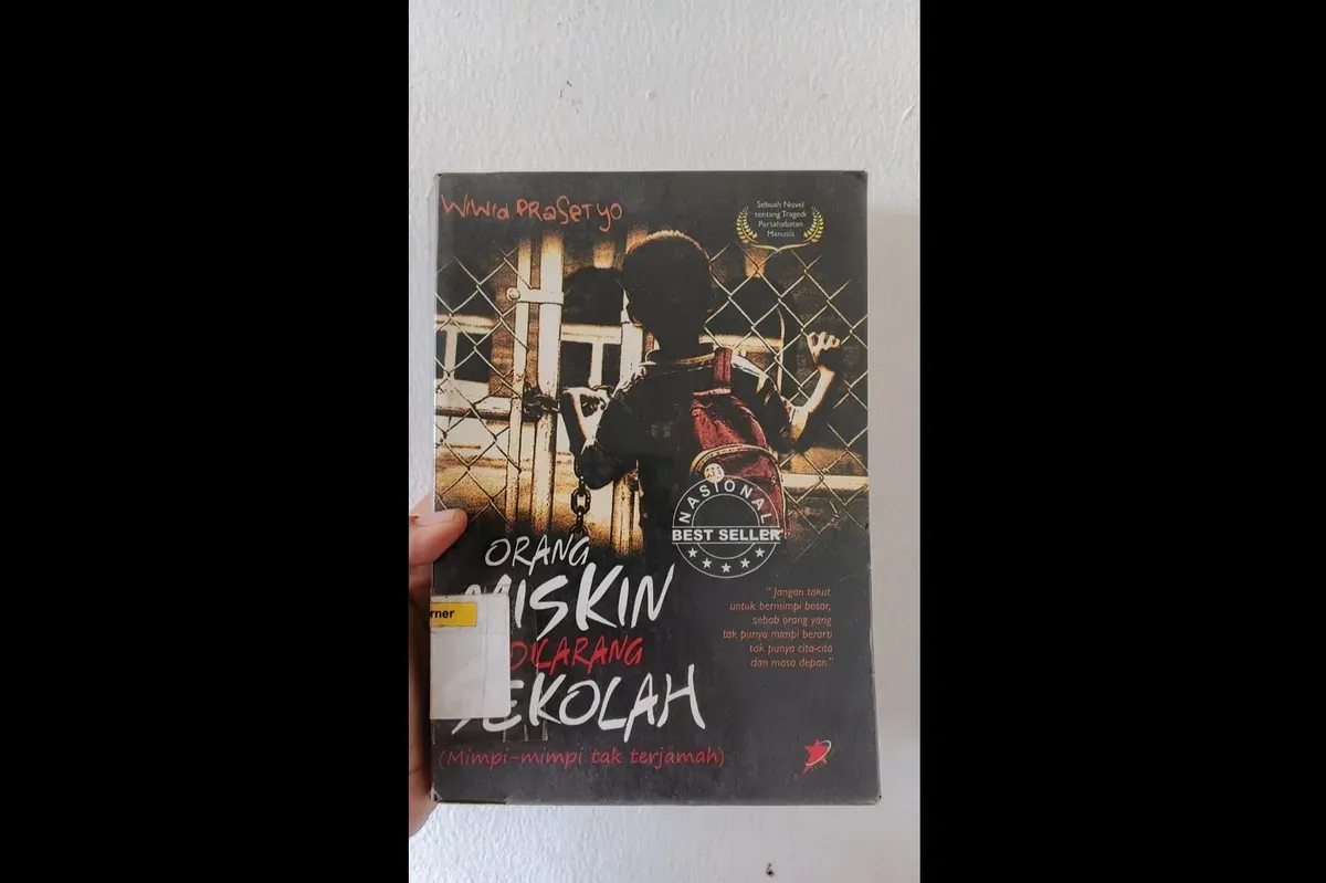 Buku Orang Miskin Dilarang Sekolah Karya Wiwid Prasetyo (Sumber: Dokumentasi Penulis | Foto: Dias Ashari)