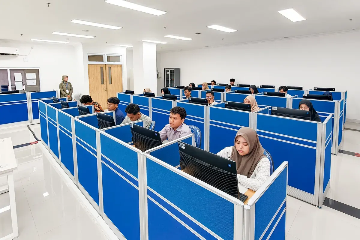 Ruang ujian bukan hanya soal soal dan jawaban, tapi juga tentang sejauh mana integritas diuji. (Sumber: UPN VETERAN JAWA TIMUR | Foto: UPN HUMAS)