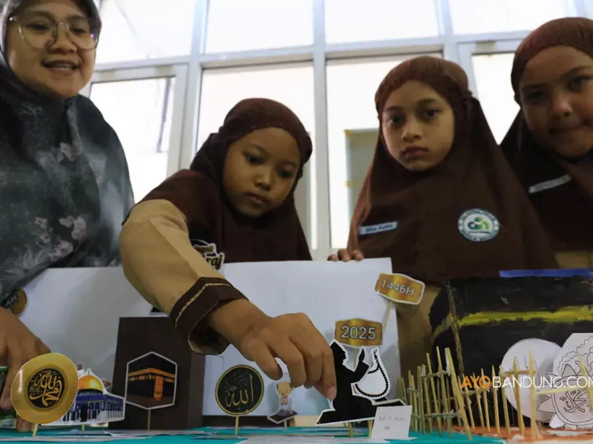 Gebyar Isra Mi'raj di Kampus SD Darul Hikam Bandung. (Sumber: Ayobandung.com | Foto: Irfan Al-Faritsi)