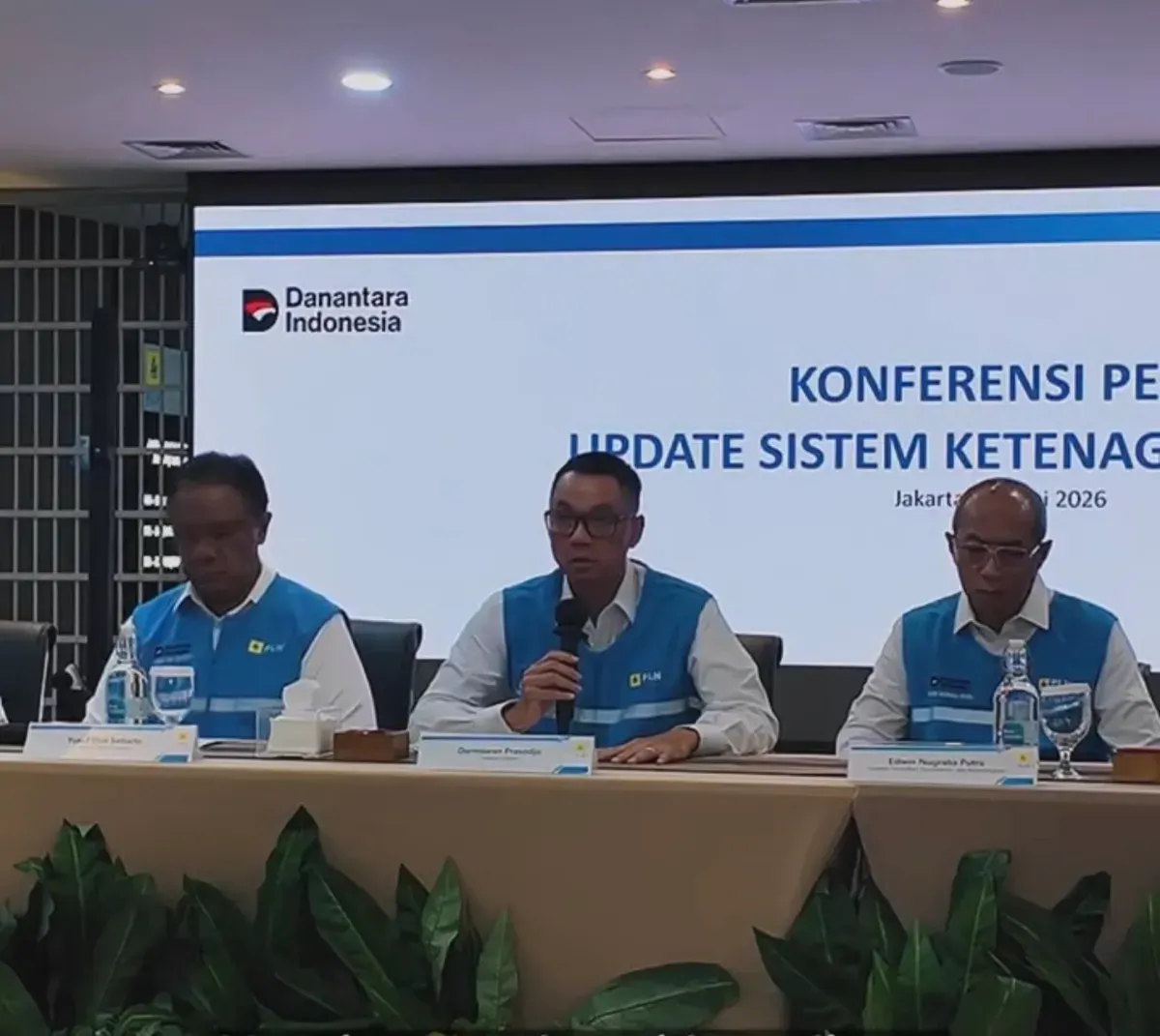Direktur Utama PLN Darmawan Prasodjo menyampaikan permohonan maaf terkait pemadaman listrik bergilir di Pulau Jawa (20/6/2026). (Sumber: Instagram/@pln_id)
