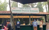 Bubur di Bawah Pohon Rindang, Tempat Sarapan Favorit Warga Bandung