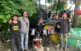 Panggung Tanpa Lampu Sorot, Cerita di Balik Suara Emas Penyanyi Jalanan Kota Bandung