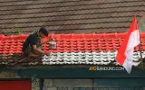 Kibar Sang Merah Putih pun Tak Merdeka