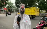 Potret Pocong QRIS, Potret Kreativitas Jalanan di Tengah Sulitnya Lapangan Kerja