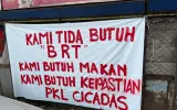 PKL Cicadas Tolak Jalur BRT, Spanduk Protes Bermunculan: Kami Butuh Kepastian, Bukan Sekadar Proyek 