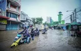 Banjir Dayeuhkolot, Antara Kolam dan Renang Gaya Bebas