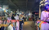 Menjahit Harapan di Tengah Sepinya Pasar Thrifting Gedebage
