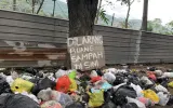 Kesabaran Pedagang Pasar Baleendah dan ‘Lautan Sampah’ yang Tiada Akhir