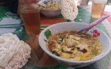 Semangkuk Soto dan Kepulan Asap Rokok