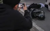 Kamera Dulu, Peluk dan Tolong Kemudian