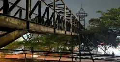 Jembatan Penyebrangan Usang Satu-satunya Harus Melayani Jalan Terpanjang di Kota Bandung 
