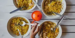 Makan Mi, Hidup Happy: Filosofi Mi Instan di Dunia Mahasiswa