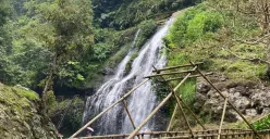 Curug Tilu Leuwi Opat, Trek Mudah dan Spot Foto Goa Mini di Bandung Barat