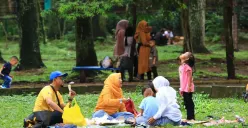 Bila Munggahan di Bandung: Alhamdulillah Bisa Botram Khidmat di Kebon Binatang