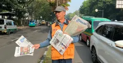 Tergusur Kemajuan Teknologi, Loper Koran di Ambang Kepunahan 