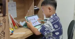 Ketika Anak Tumbuh di Balik Layar: Sudahkah Mereka Aman?