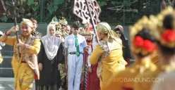 Yang Masuk Kelas Bukan Cuma Anak, Melainkan Rumahnya