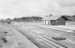 Stasiun Soreang di tahun 1921 yang dilalui kereta api jalur Bandung - Ciwidey. (Sumber: collectie.wereldmuseum.nl)