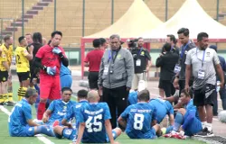 Asep Sumantri bersama para pemain Persib. (Foto: Arif Rahman)