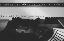 Di Ayobandung.id tulisan adalah karya kriya, yang kaya akan cita rasa nuansa. (Sumber: Pexels/Suzy Hazelwood)