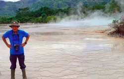 Kawah Keramikan, dasarnya yang rata, seperti lantai yang dialasi keramik. (Sumber: Dokumentasi Penulis | Foto: T Bachtiar)